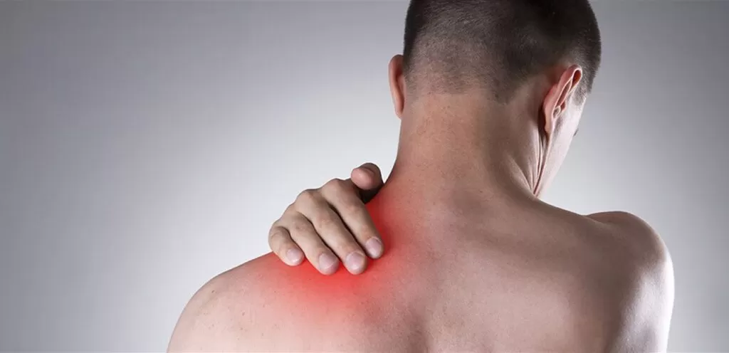 طرق علاج وتخفيف آلام الرقبة من الخلف