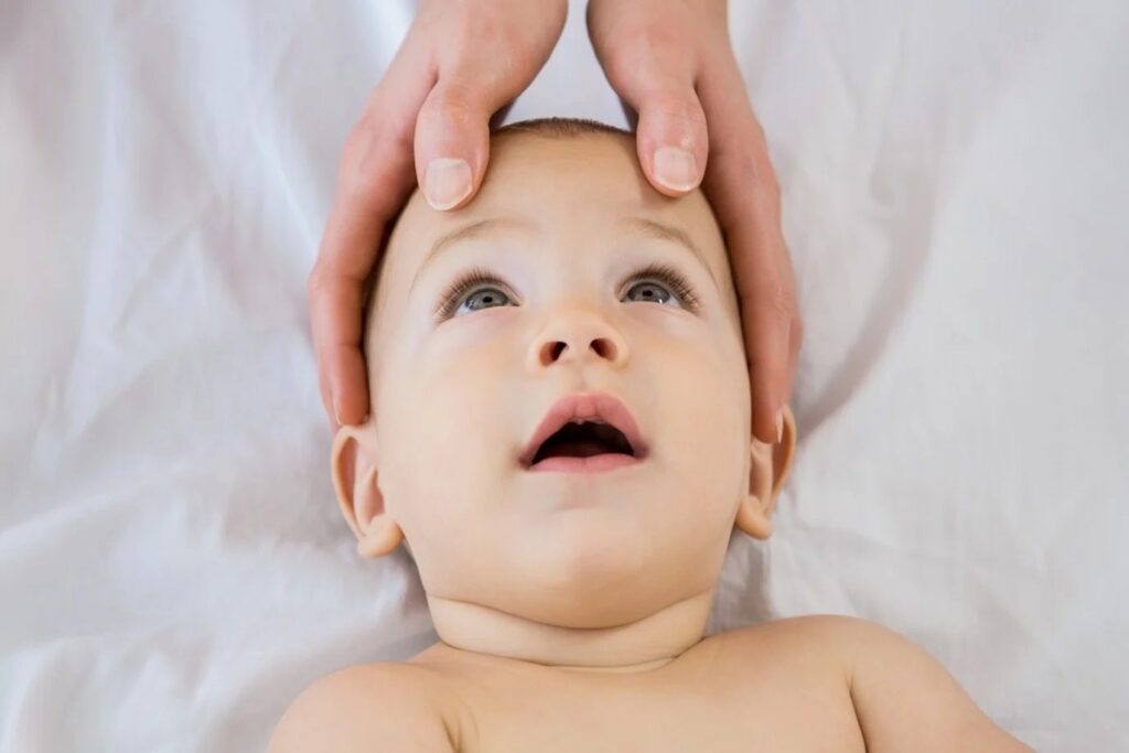 علاج شرخ الجمجمة عند الأطفال