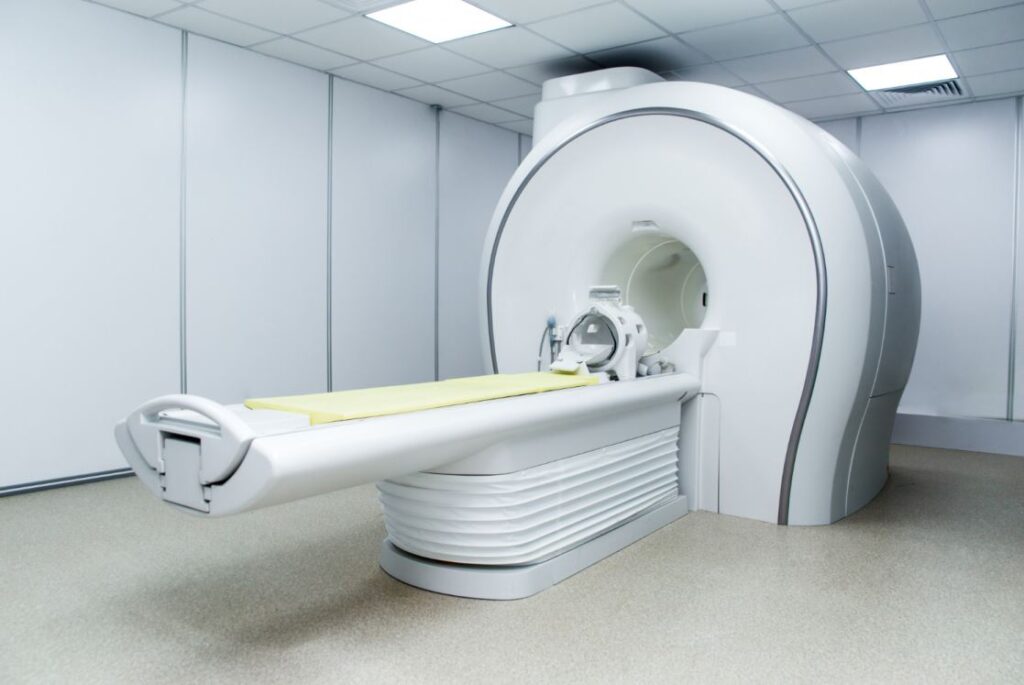 التصوير بالرنين المغناطيسي (MRI)